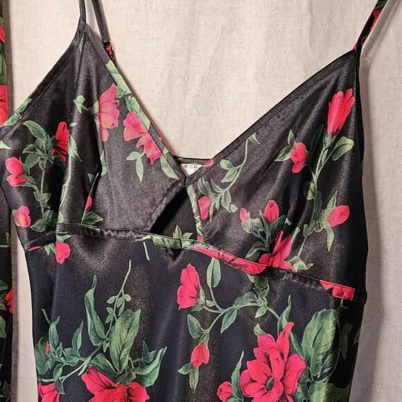 Morgan Taylor Intimates Women's M Peignor Set Black With Roses Robe & Nightie - Picture 5 of 10